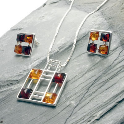 AM095 Mackintosh Amber Pendant and Earrings