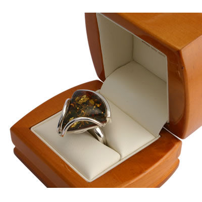 AM1101 Triangle Green Amber Handmade Ring
