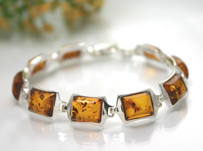 AM220 Honey Amber Bracelet