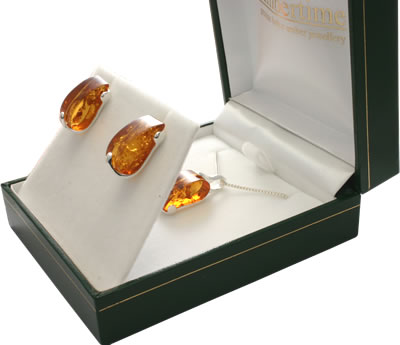 AM254 Honey Amber Earrings and Pendant Set