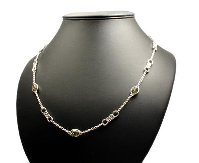AM304 Green Amber Celtic Necklace