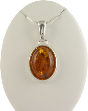AM305 Oval Honey Amber Pendant