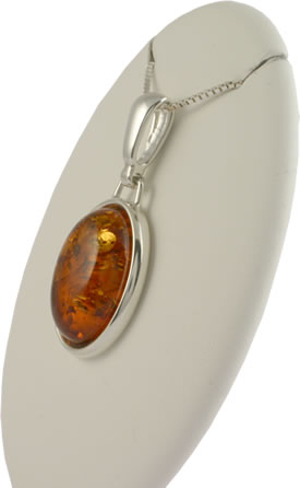AM305 Oval Honey Amber Pendant