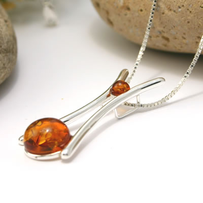 AM322 Round Honey Amber Pendant