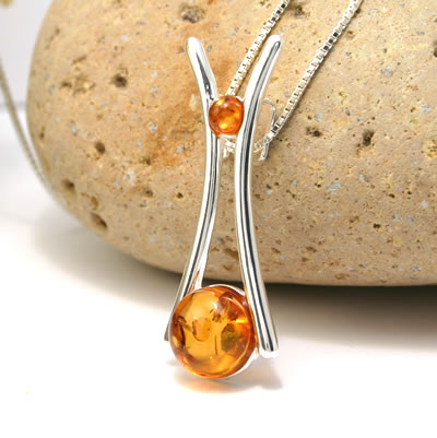 AM322 Round Honey Amber Pendant