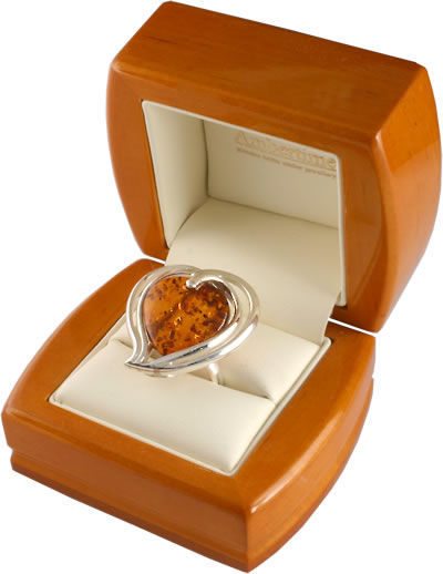 AM551 Handmade Amber Heart Ring