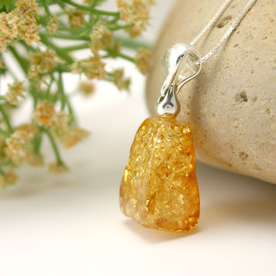 AM616 Light Honey Amber Pendant