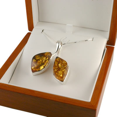 AM786 Double Leaf Amber Pendant