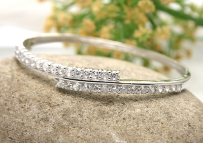 SB082 Crossover CZ Bangle