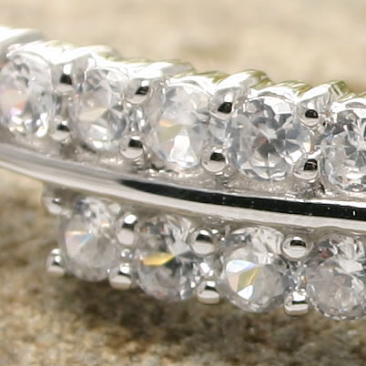 SB082 Crossover CZ Bangle