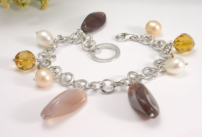 SB126 Pearl and Glass Bead Charm Bracelet