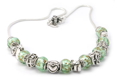 SN075 Green Charm Bead Necklace with Charms