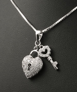 SP078 Heart and Key Charm Pendant