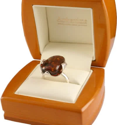 Silver Amber Ring - The setting created by wrapping the silver around the amber