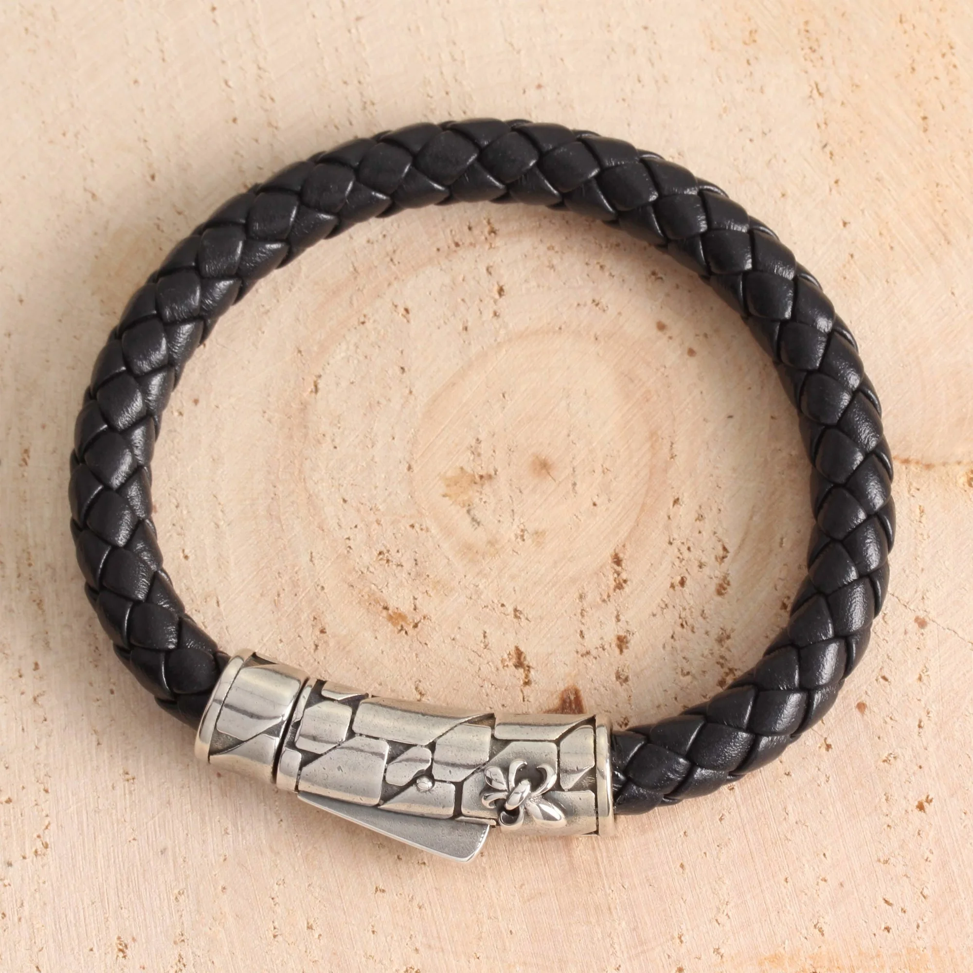 Alexander McQueen Woven Leather Skull Bracelet in Silver | LN-CC®