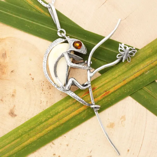 Chameleon Pendant Necklace Sterling Silver 925 with Milky Baltic Amber